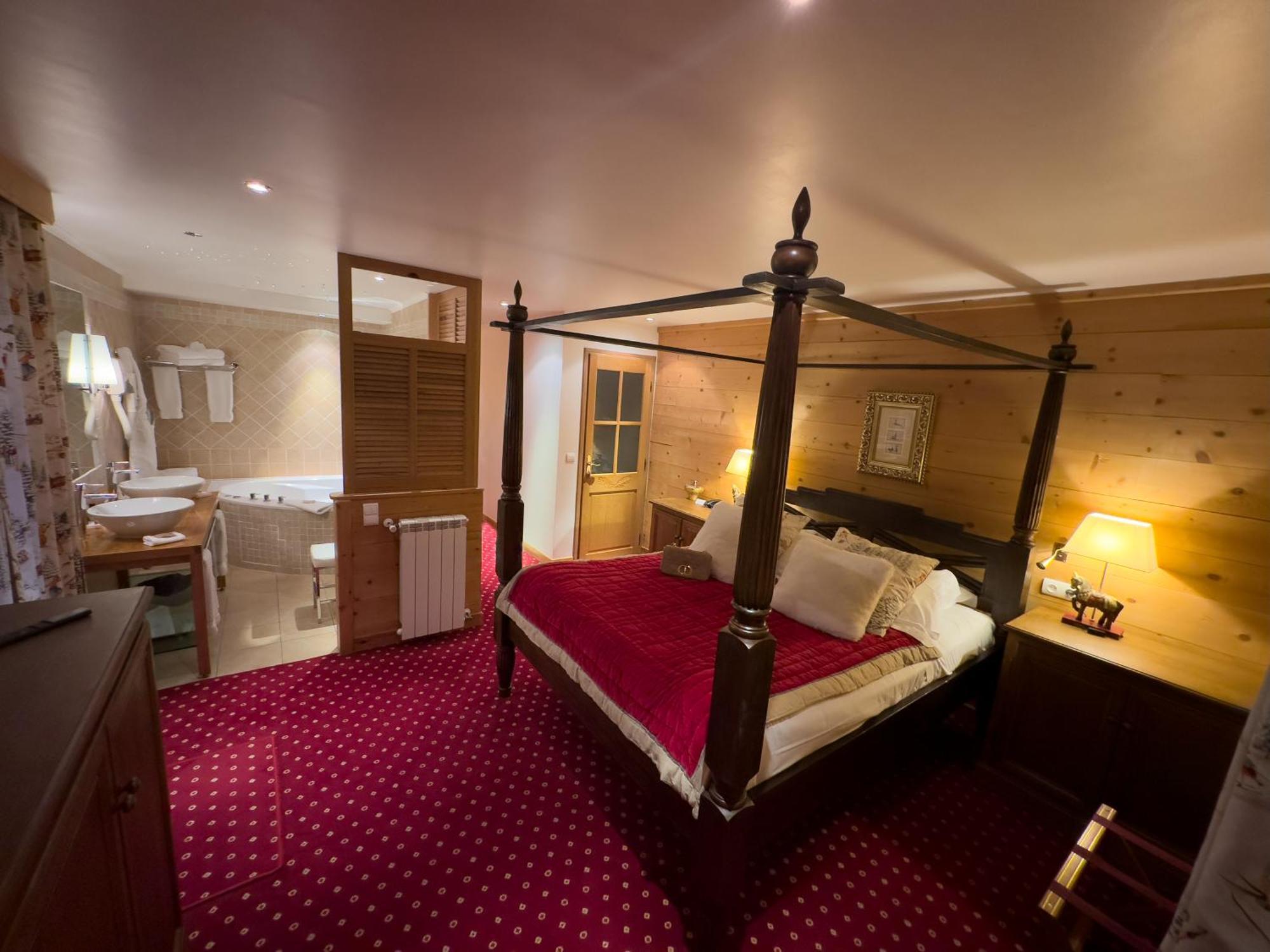 Hotel Le Chalet D'Auron Restaurant Et Spa Екстериор снимка